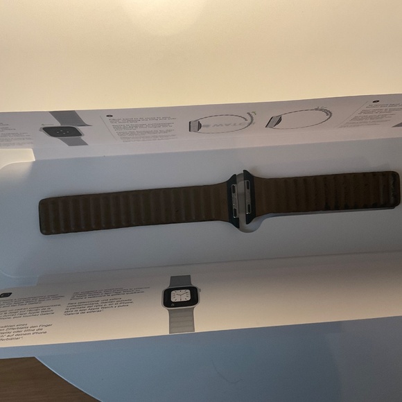 Apple Watch Leather Link 45mm ML813AM/A Midnight - Picture 2 of 5